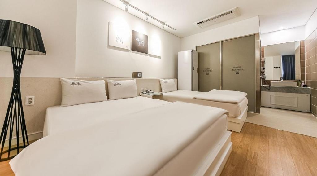 Hotel Insomnia photo 2