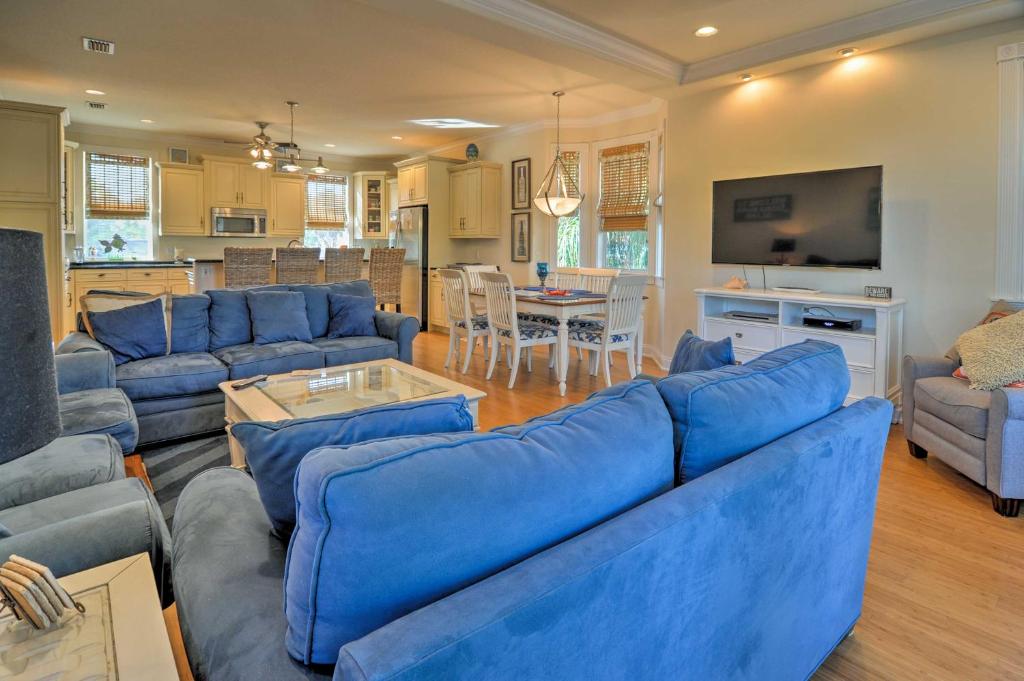 Holmes Beach Family Home with Private Pool and 3 Decks! photo 2
