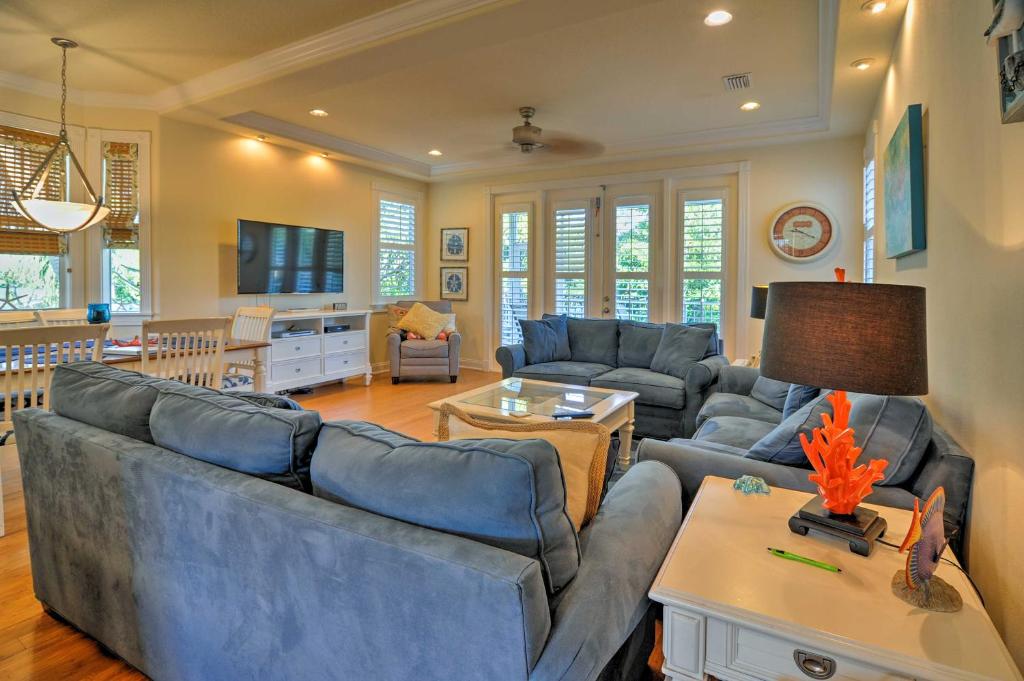 Holmes Beach Family Home with Private Pool and 3 Decks! photo 3