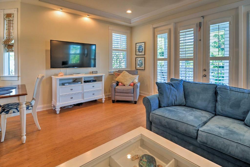 Holmes Beach Family Home with Private Pool and 3 Decks! photo 4