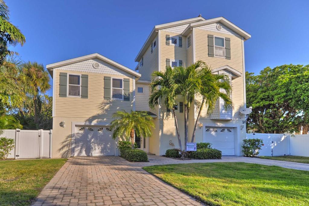Holmes Beach Family Home with Private Pool and 3 Decks! photo 1
