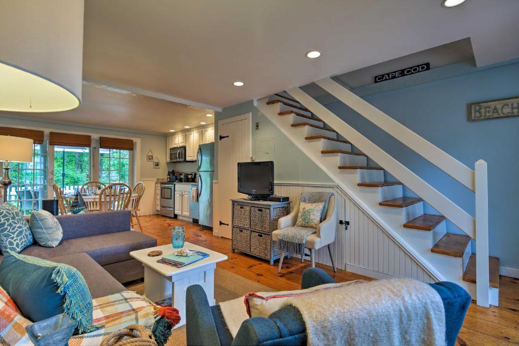 Maushop Village Getaway with Private Beach Access! photo 2