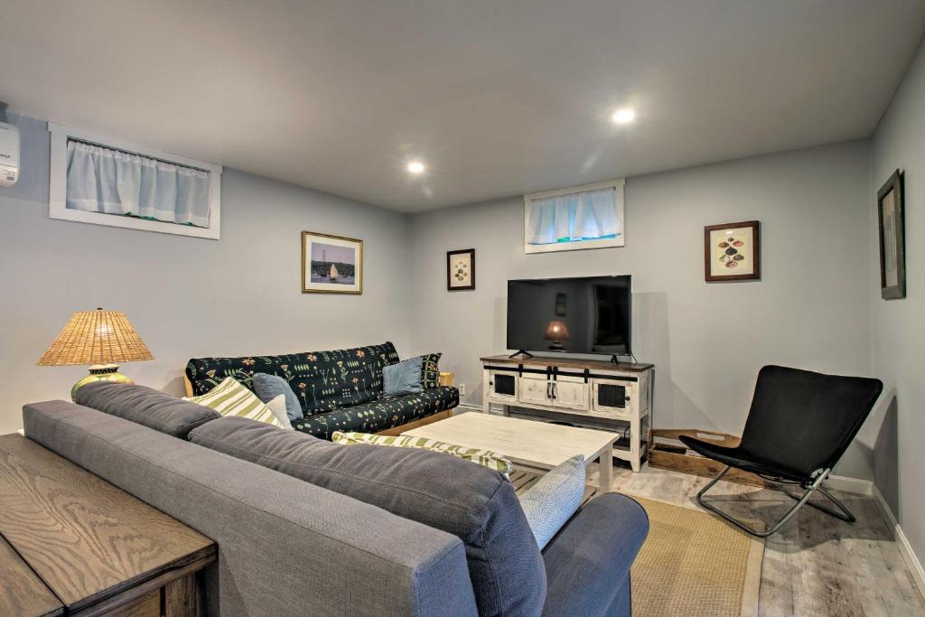Marthas Vineyard Apt about 1 Mile to Inkwell Beach! photo 1