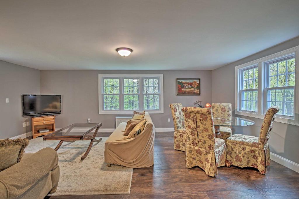 Beautiful Lenox Home, 3 Mi to Shakespeare and Co! photo 3