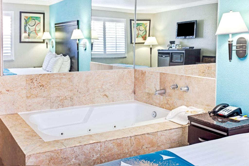 Cabana Inn & Suites photo 3