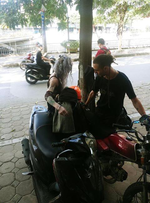 Memoria Cine Room - Separate Room for relax either watching famous movies. Customers can use bar cafe with drink and fast food 24/24