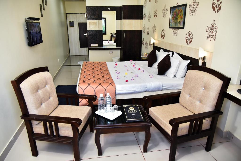 Двухместный (Улучшенный двухместный номер с 1 кроватью), Hotel Tulsi Residency