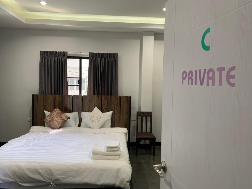 Youniverse Homestay Room Type - Double Room with Private Bathroom