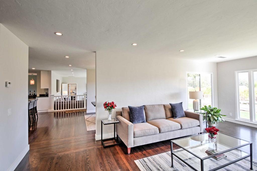 Beautiful Sonoma House with Patio and Vineyard Views! photo 4