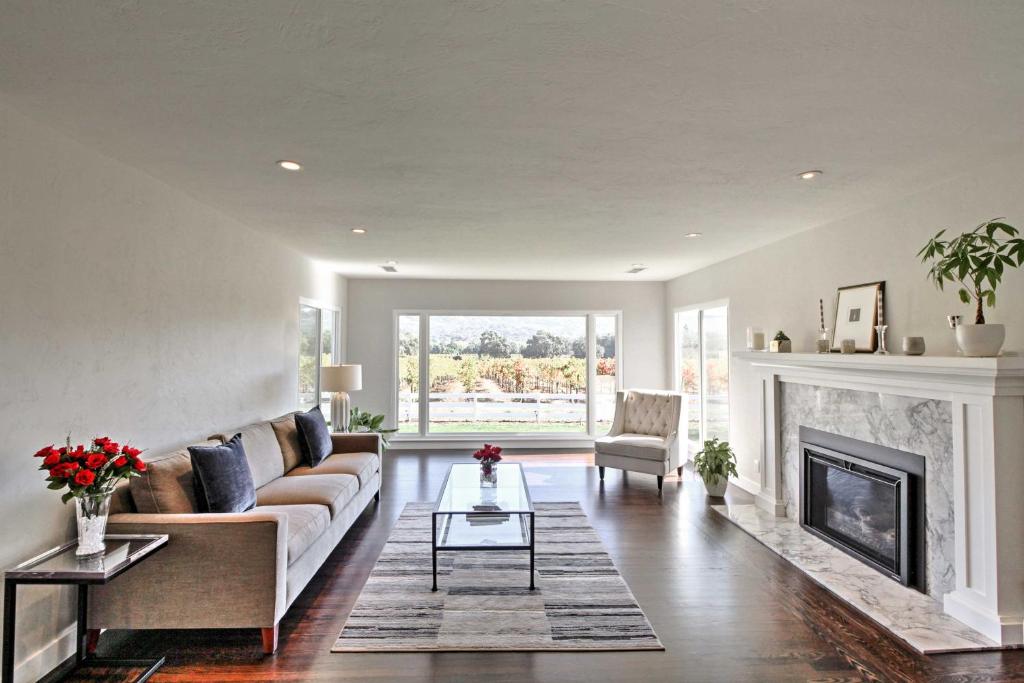 Beautiful Sonoma House with Patio and Vineyard Views! photo 3