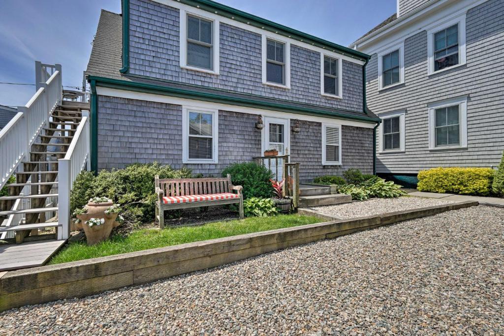 Captains Quarters - Updated P-Town Apartment! photo 2