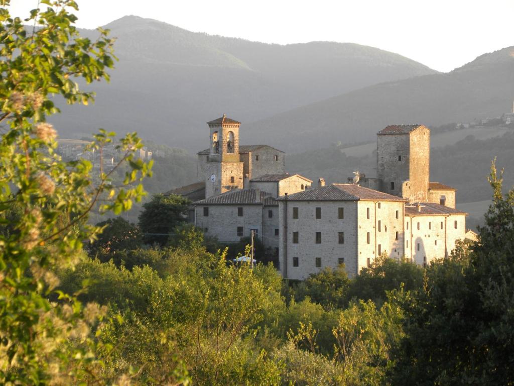 Castello Izzalini Todi Resort photo 1