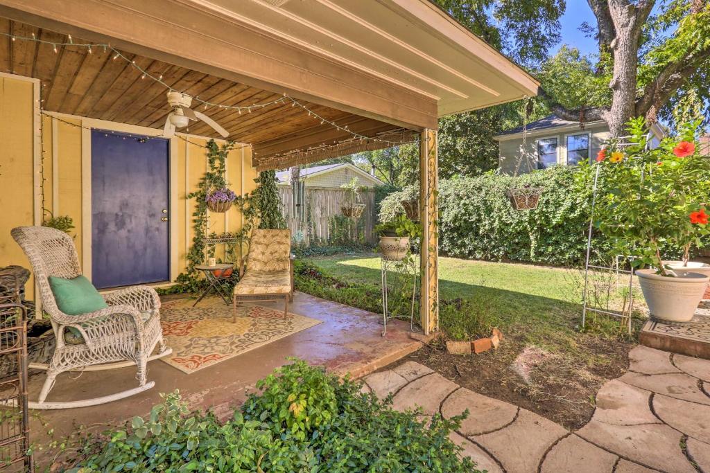 Ornate Cottage with Sunroom - Near MSU and Water Park! photo 1