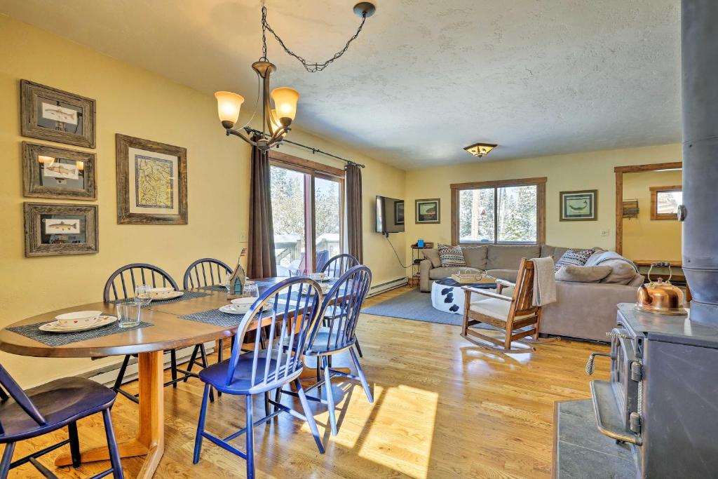 Spacious Rocky Mountain Cabin with Hot Tub and Deck! photo 4