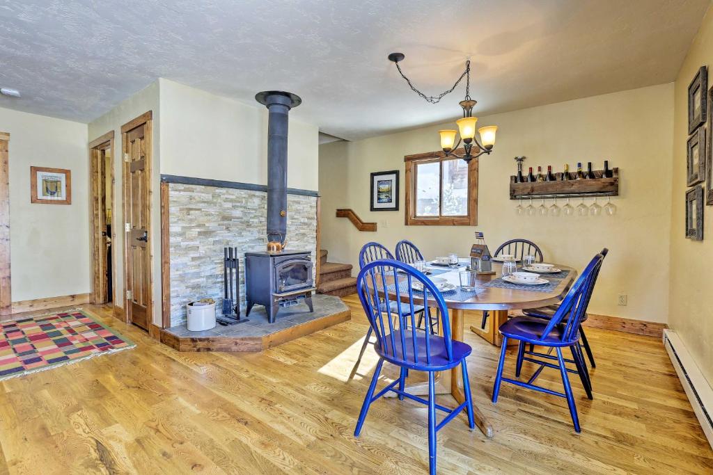 Spacious Rocky Mountain Cabin with Hot Tub and Deck! photo 2