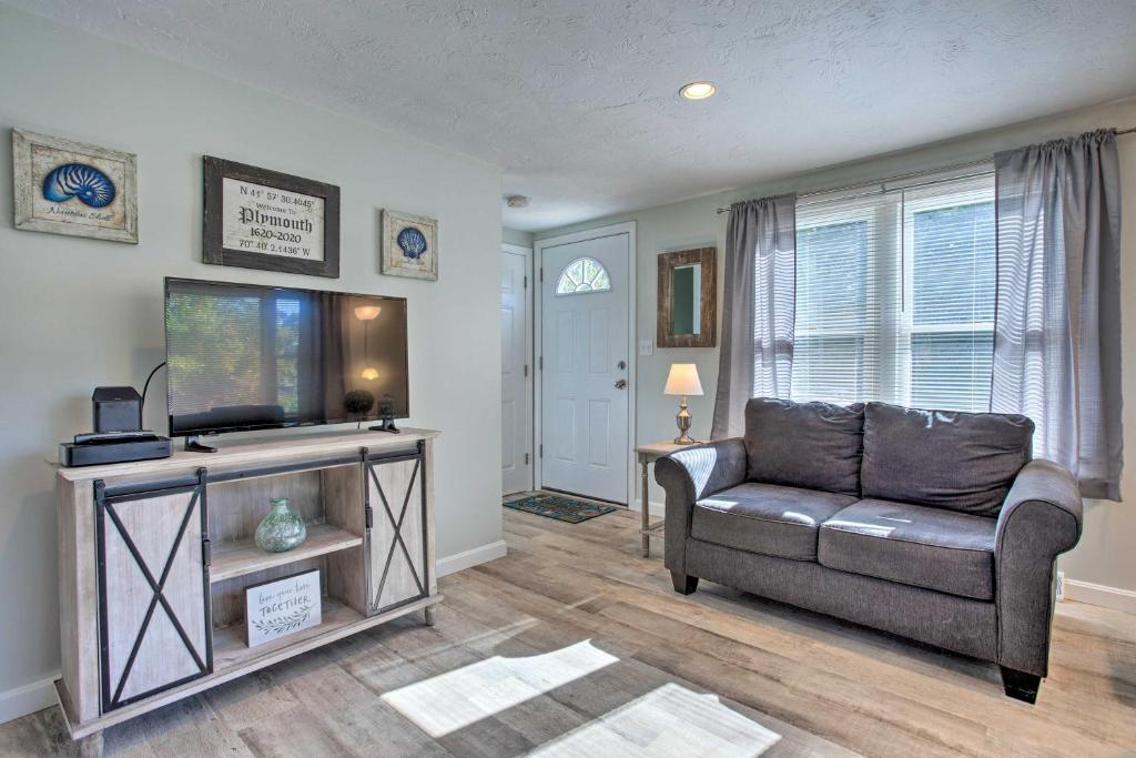 Updated Plymouth Home Less Than 2 Miles to Waterfront! photo 3