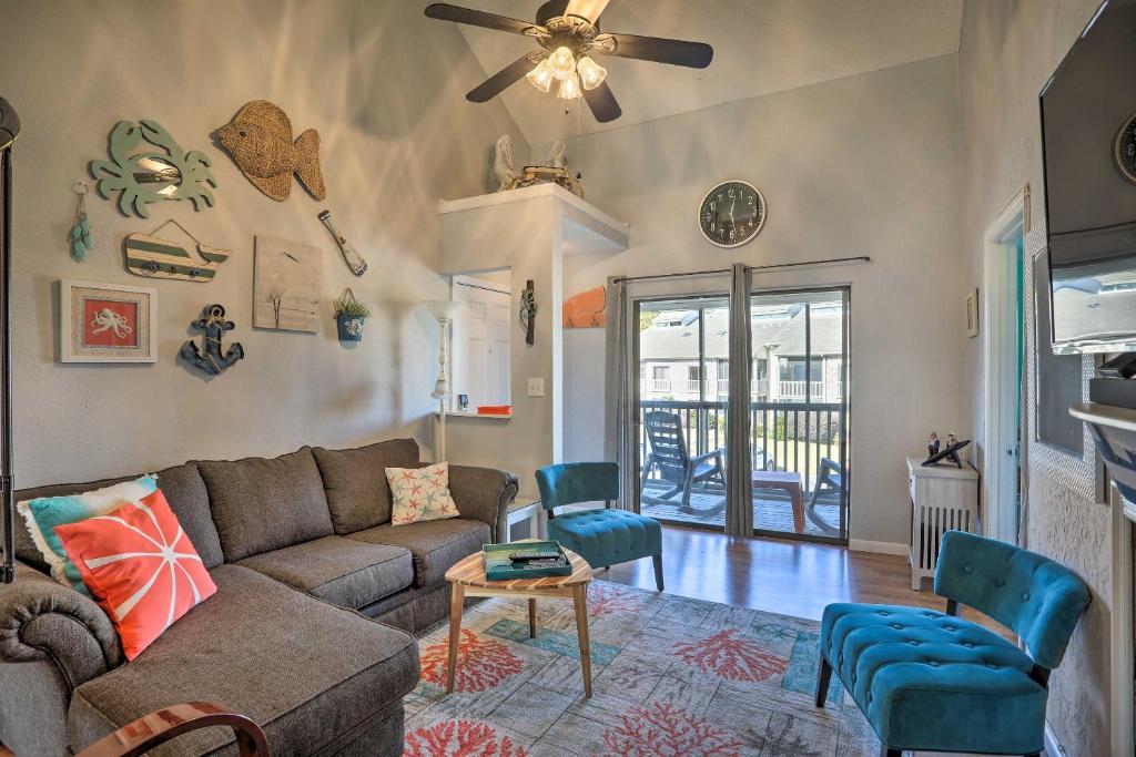 Myrtle Beach Area Condo - Beachside Fun and Golfing! photo 3