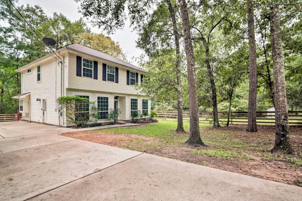 Modern Montgomery Home with Backyard, Deck, and Grill! photo 1