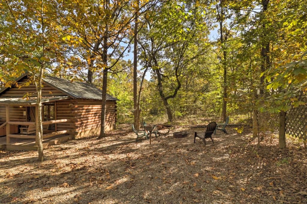 Peaceful Cabin 4 Mi to Broken Bow Lake with Hot Tub! photo 1