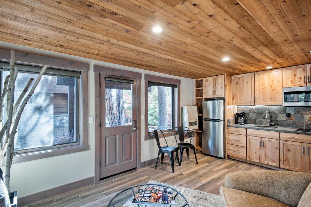 Modern Lakeside Cabin Walk to Dock and Tahoe City photo 4