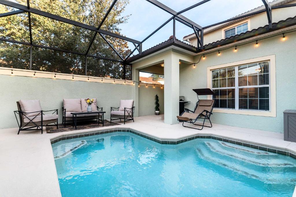 Paradise Palms Home with Amenities about 7 Mi to Disney!