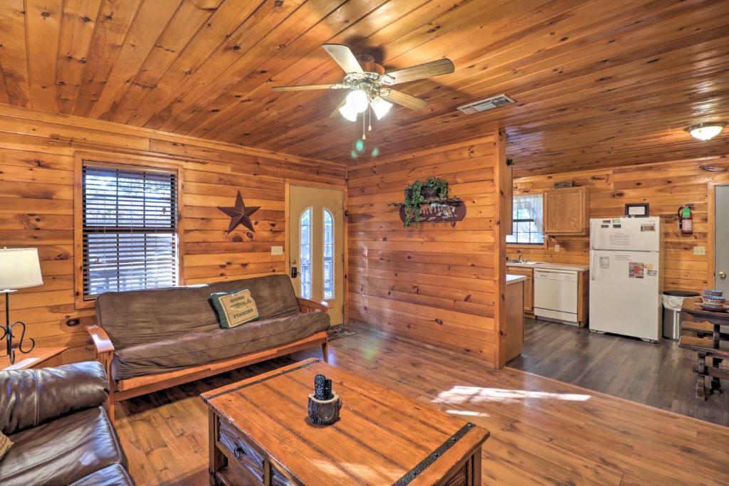 Starstruck Cabin with Spa 4 Mi to Broken Bow Lake! photo 3