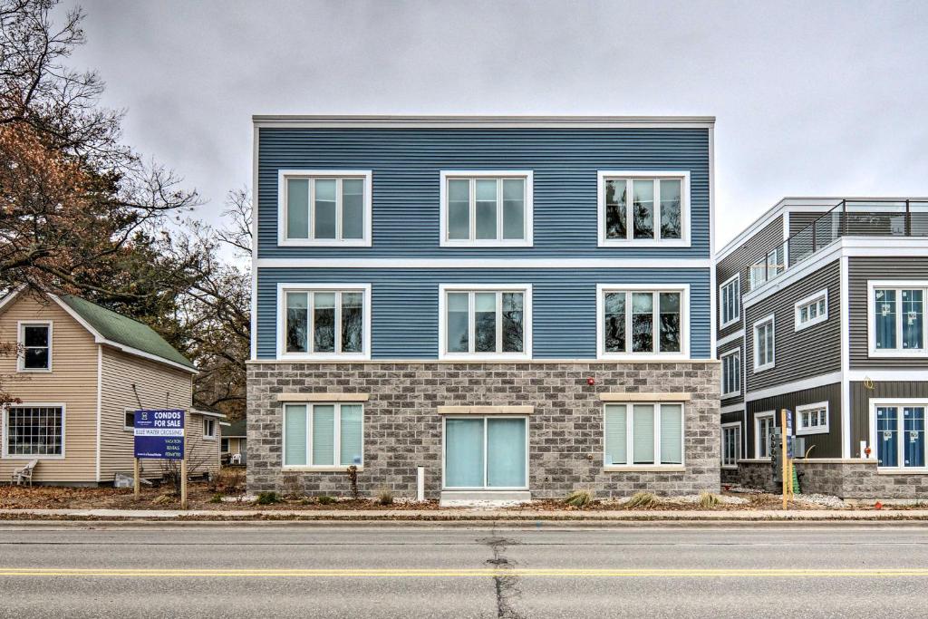 Modern Michigan Condo about 1 Mi to Grand Traverse Bay photo 2