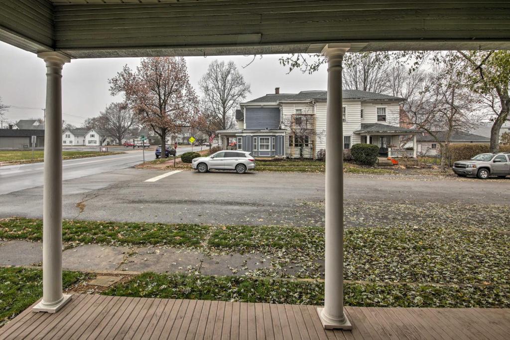 Noblesville Historic Home Walk to Downtown Shops! photo 2