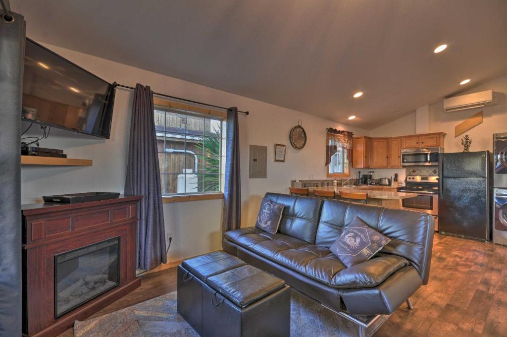 Coastal Retreat in Long Beach Walk to Attractions photo 2