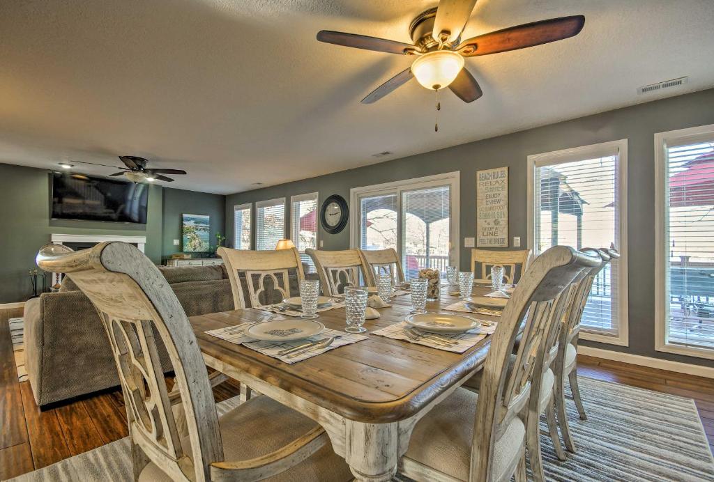 Bayview Lake House with Dock on Lake of the Ozarks photo 4
