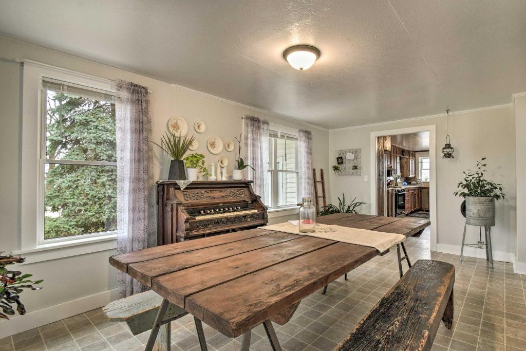 Charming Dairy Farm Home in Indiana Amish Country photo 2