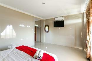 RedDoorz near Parangtritis Beach photo 1