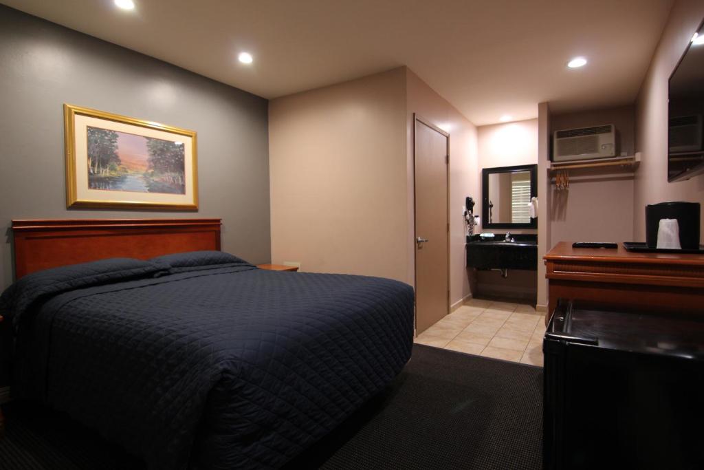 Dunes Inn Sunset Room Type - Queen Room - Disability Access