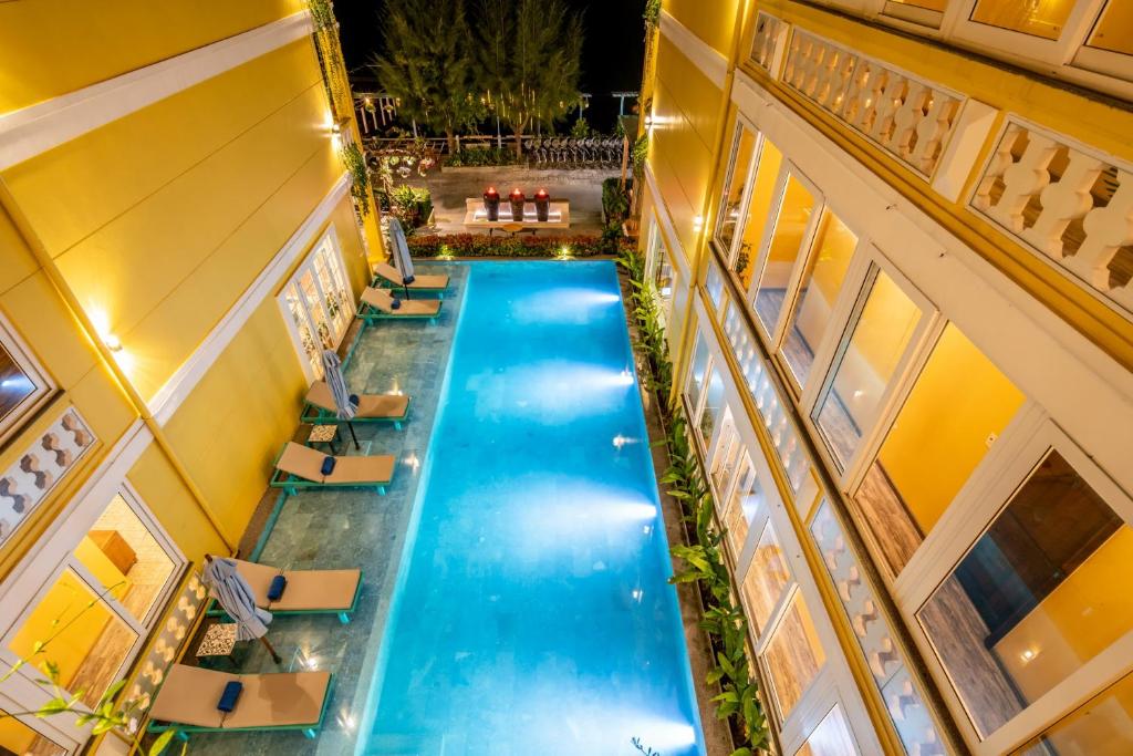 TRIPLE Riverside Villa HoiAn