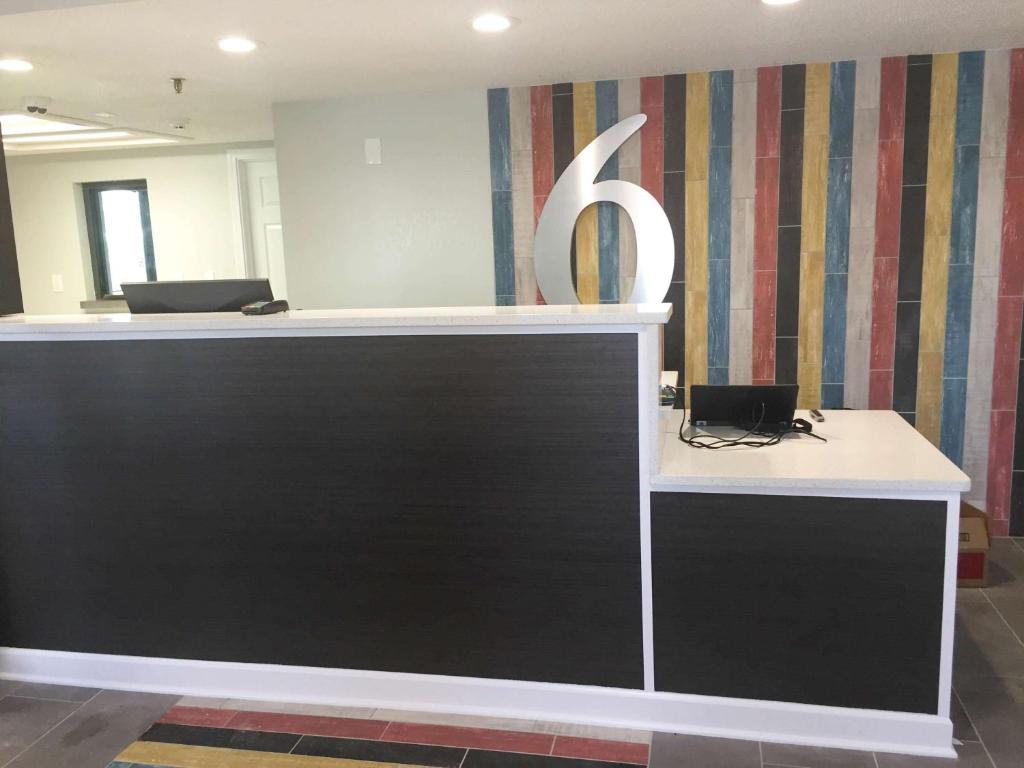 Motel 6-Burnsville, MN photo 1