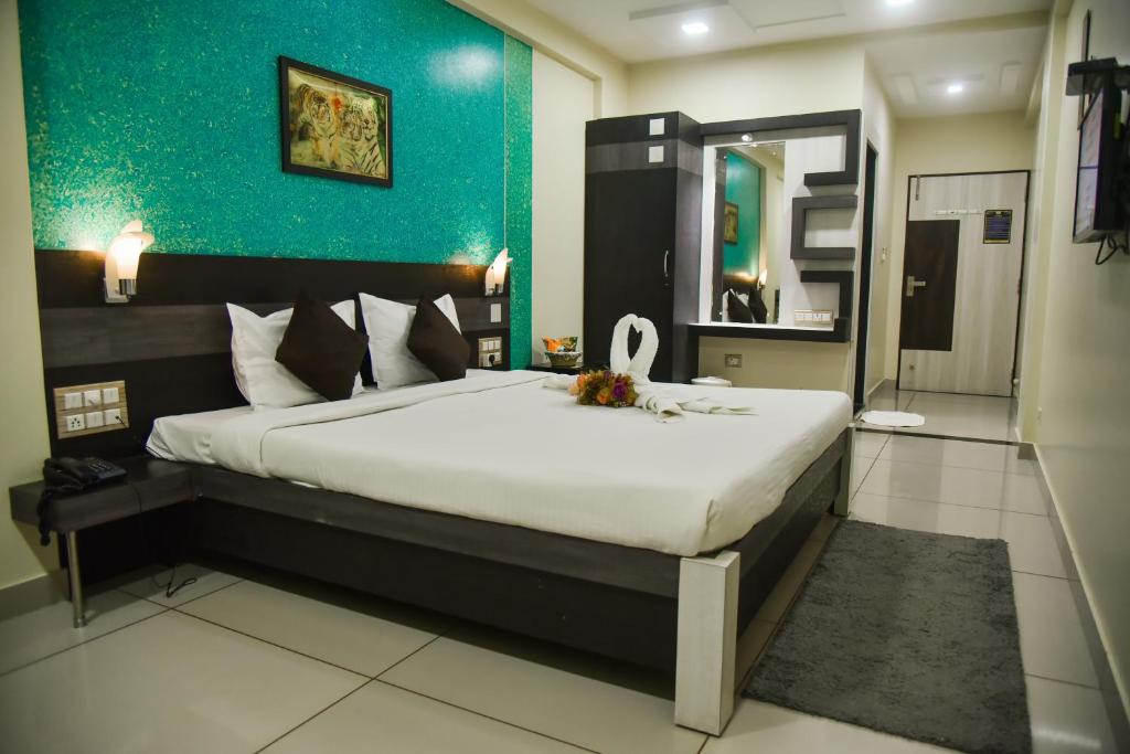 Двухместный (Улучшенный двухместный номер с 1 кроватью), Hotel Tulsi Residency