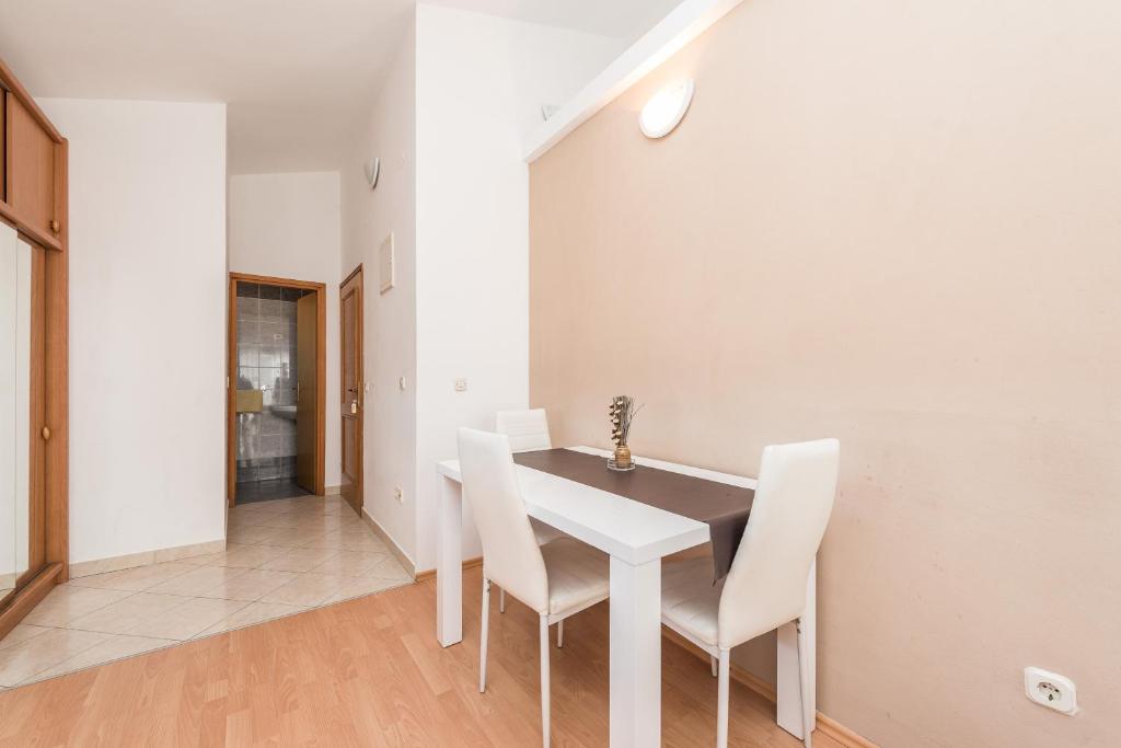 Apartments Danijela 1 photo 1