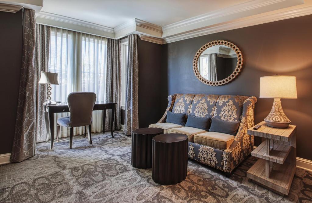 Сьюит (Люкс с кроватью размера «king-size» и балконом), Hotel Ballard