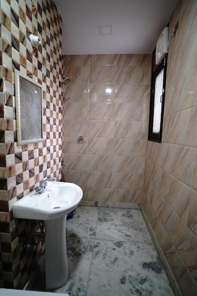 Двухместный (Стандартный двухместный номер с 1 кроватью), Hotel New Rajdhani Inn - Couple Friendly Stays