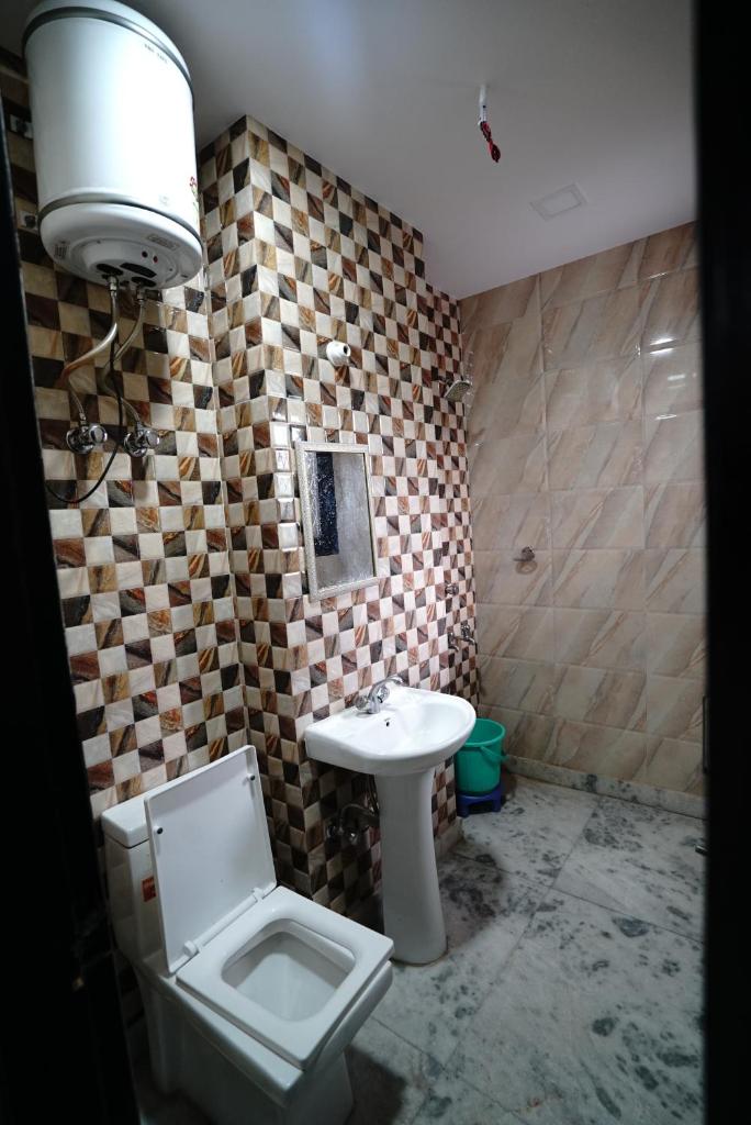 Двухместный (Стандартный двухместный номер с 1 кроватью), Hotel New Rajdhani Inn - Couple Friendly Stays