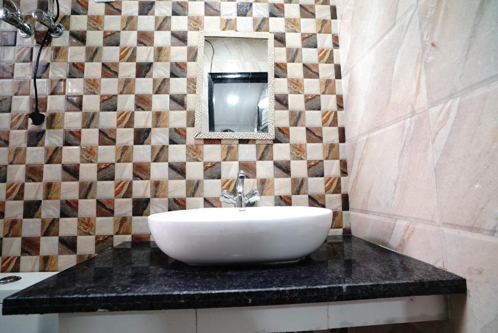 Двухместный (Стандартный двухместный номер с 1 кроватью), Hotel New Rajdhani Inn - Couple Friendly Stays