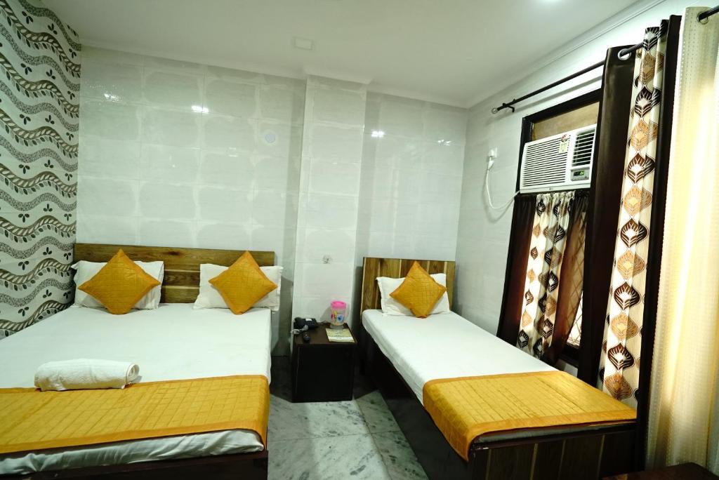 Трехместный (Стандартный трехместный номер), Hotel New Rajdhani Inn - Couple Friendly Stays