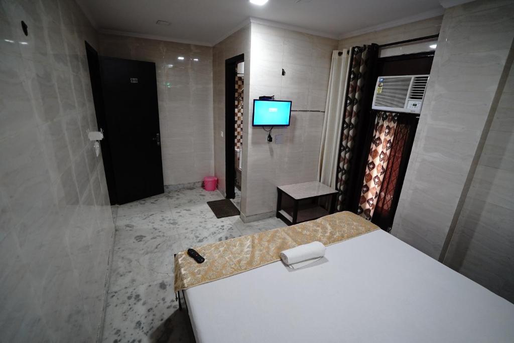 Трехместный (Стандартный трехместный номер), Hotel New Rajdhani Inn - Couple Friendly Stays