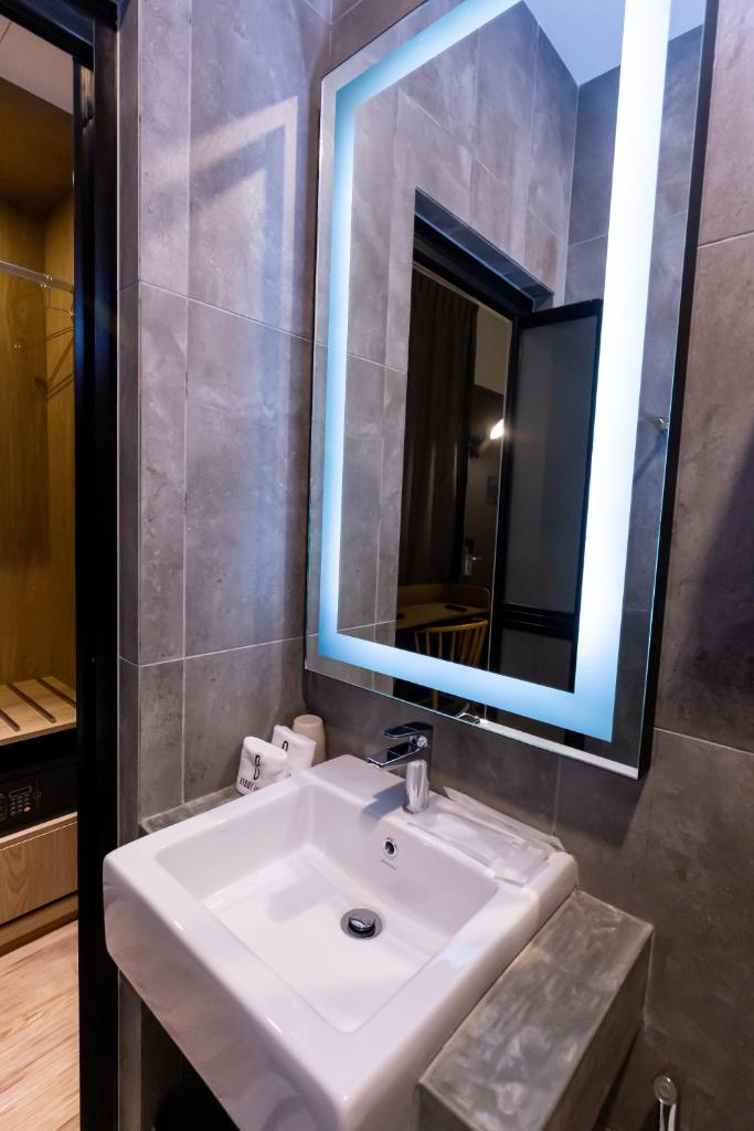 Одноместный (Стандартный одноместный номер), Brown Hotel