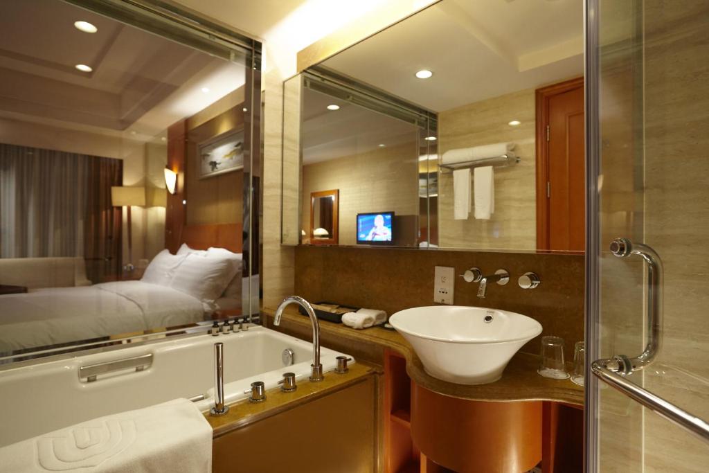 Dalian East Hotel photo 3