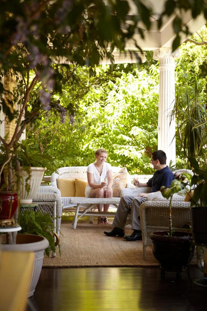 Beall Mansion An Elegant Bed & Breakfast Inn photo 3