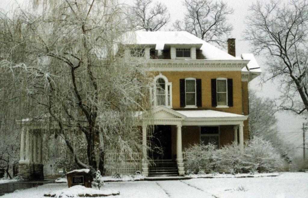 Beall Mansion An Elegant Bed & Breakfast Inn photo 2