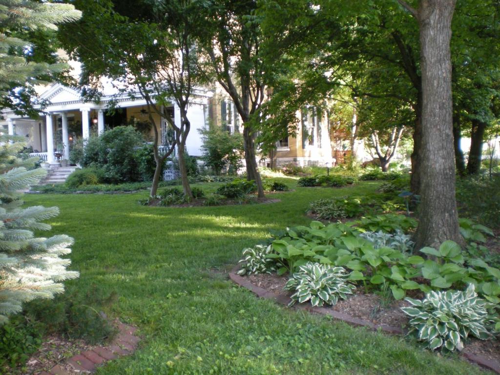Beall Mansion An Elegant Bed & Breakfast Inn photo 1