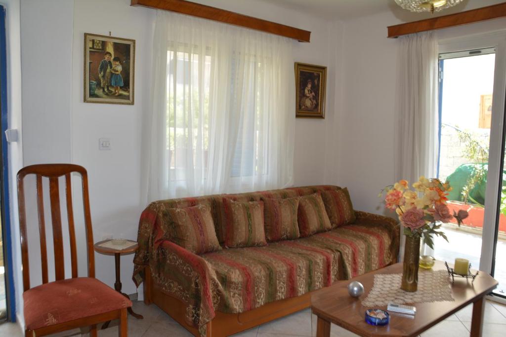 Traditional summer house in Marmari photo 1