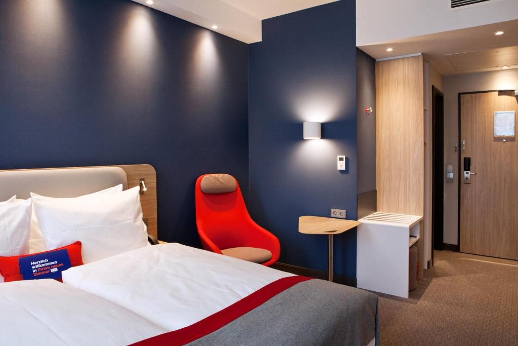 Holiday Inn Express - Darmstadt, an IHG Hotel photo 2